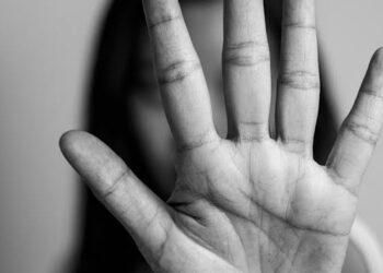 RJ teve 240 denúncias de violência contra mulher via 190 por dia 