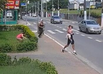 Homem que tentou arrancar criança de babá é investigado por tentativa de sequestro