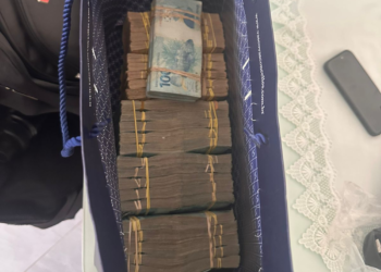 Vereador joga sacola de dinheiro pela janela antes de ser preso pela PF