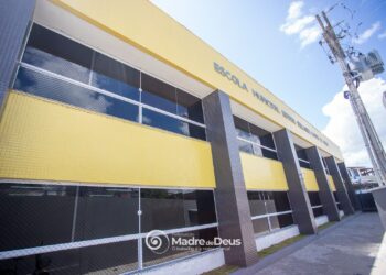 Prefeitura de Madre de Deus entrega mais uma escola totalmente requalificada