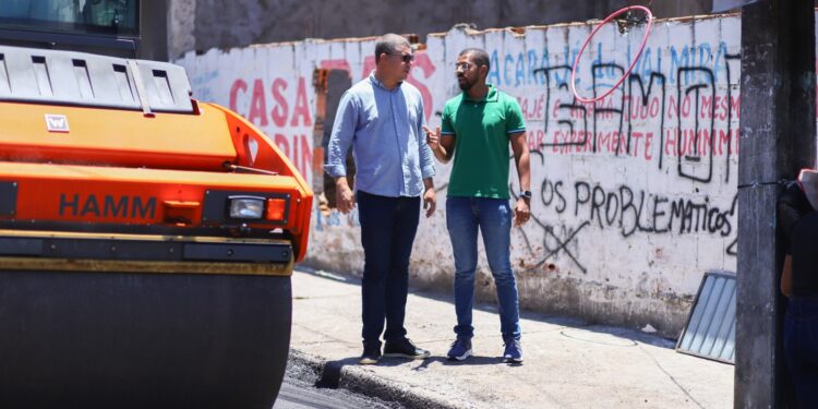 Candeias: Prefeitura inicia pavimentação da Travessa 13 de Maio, antiga Feira do Pau