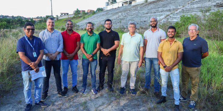 Candeias: Eriton Ramos e equipe da SUDESB realizam visita técnica ao estádio David Caldeira