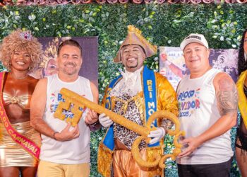 Madre de Deus: Prefeito Dailton Filho entrega a chave ao Rei Momo e abre oficialmente o Madre Folia 2025