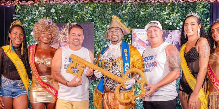 Madre de Deus: Prefeito Dailton Filho entrega a chave ao Rei Momo e abre oficialmente o Madre Folia 2025
