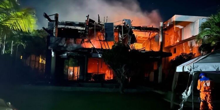 Incêndio em Guarajuba: Duas pessoas e dois cachorros morreram  carbonizados