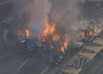 Avião cai na Zona Oeste de São Paulo atinge ônibus e mata duas pessoas