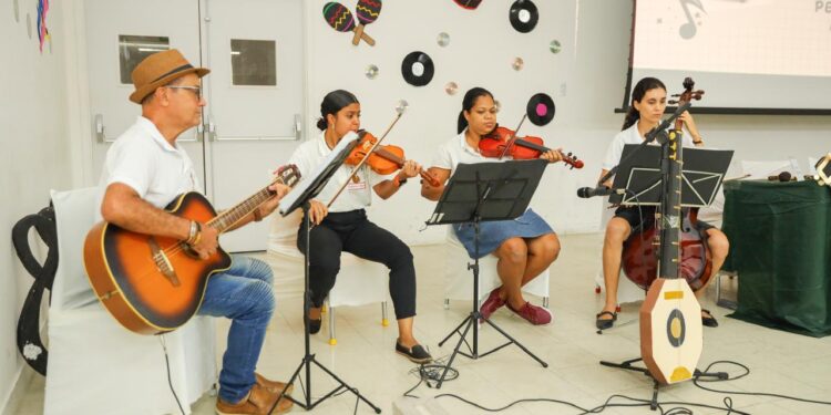 Coralistas de Candeias participam de Encontro Pedagógico Musical