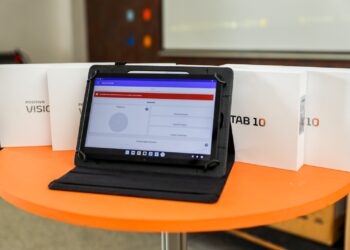 Candeias: Prefeitura entrega tablets para Agentes de Combate às Endemias