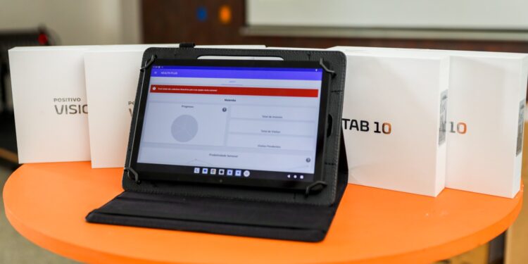 Candeias: Prefeitura entrega tablets para Agentes de Combate às Endemias