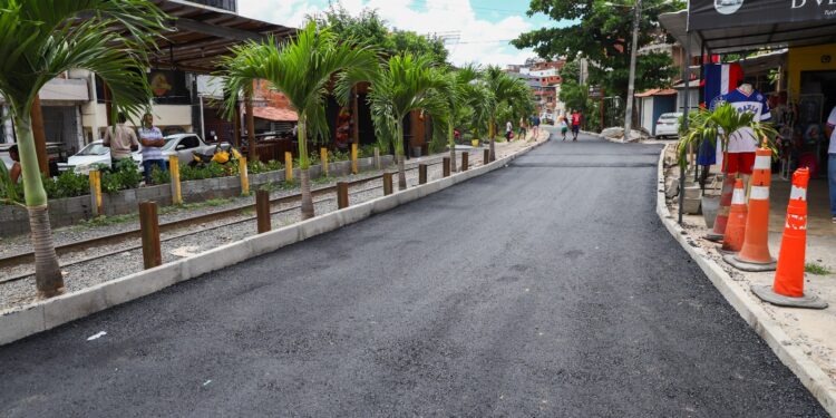 Candeias: Prefeitura conclui asfalto na Wanderley com proposta de melhorar a mobilidade e reduzir congestionamento no centro da cidade