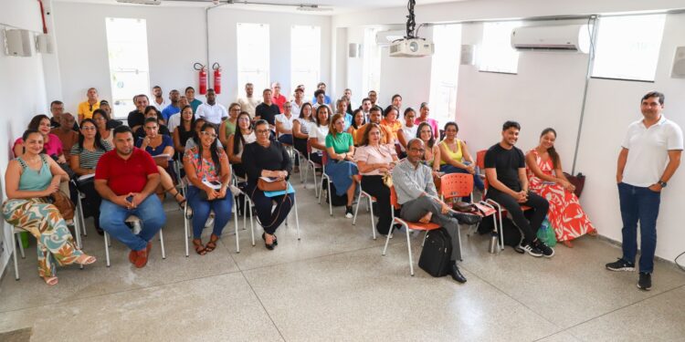 Candeias: Servidores participam de capacitação para otimização no planejamento das contratações públicas