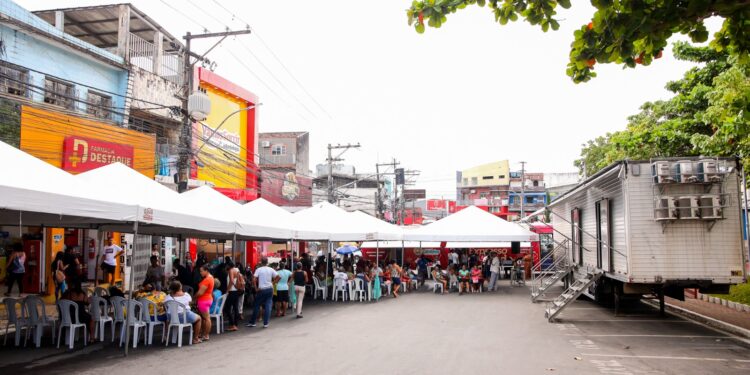 Candeias: Mulheres aproveitam últimos dias da Caravana para realizar diversos serviços