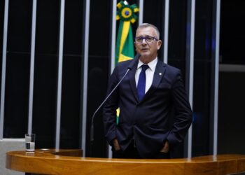 Projeto proíbe condenados por violência contra mulher de exercer cargo público