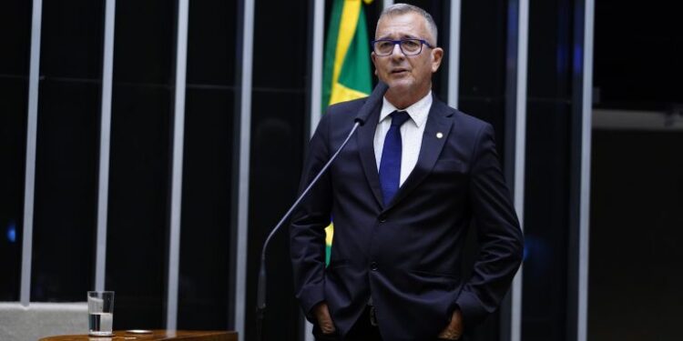 Projeto proíbe condenados por violência contra mulher de exercer cargo público