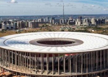 Técnico de som morre após levar choque durante instalação de equipamento no estádio Mané Garrincha
