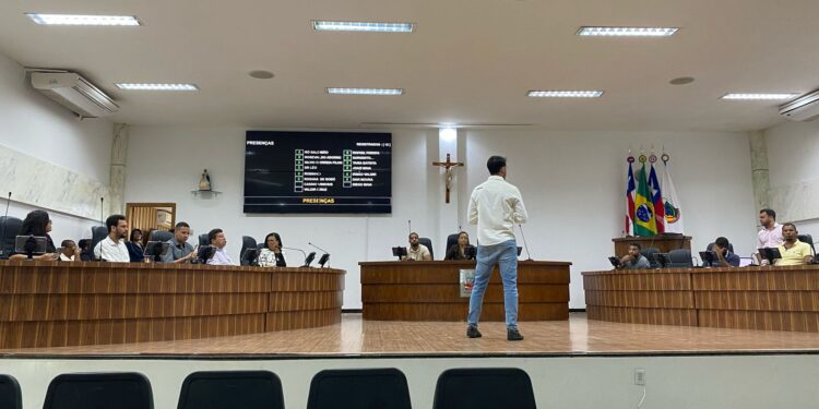 Candeias: Vereadores e servidores da Câmara fazem treinamento do novo sistema de painel eletrônico