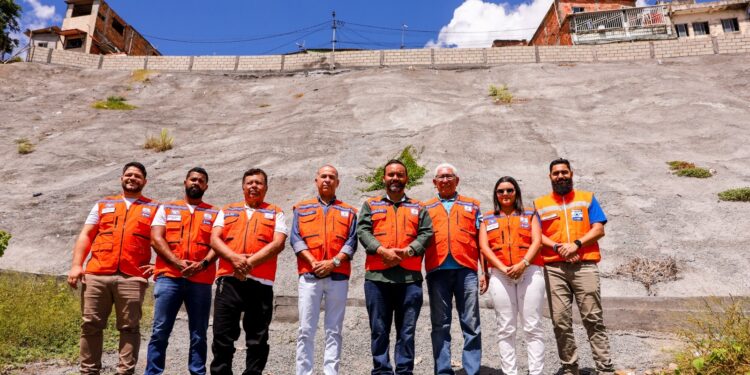 Defesa Civil e técnicos da Codesal visitam áreas de riscos para implantação da Central de Monitoramento do tempo