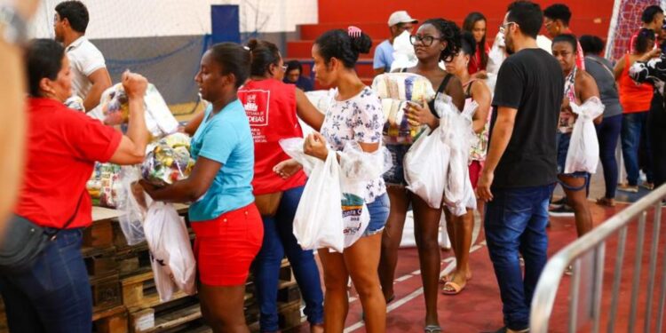 Candeias: Cestas e Peixes da Semana Santa começam a ser entregues para mais de 20 mil famílias nesta quarta-feira (16)