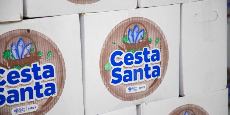 Prefeitura de Madre de Deus entrega mais de 40 toneladas de alimentos com a Cesta Santa nesta quinta (17)