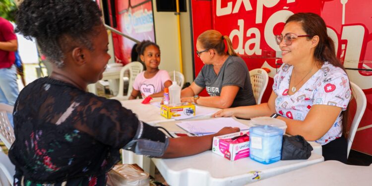 Candeias: Moradores de Caracatinga aproveitam Mutirão do MÃE para realizar exames e consultas