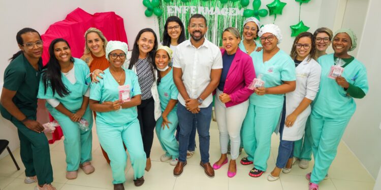 Candeias: Profissionais de enfermagem do município são homenageados em data festiva