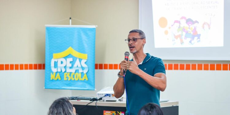 Candeias: Palestra com estudantes reforça ações de combate ao abuso e à exploração sexual infantil