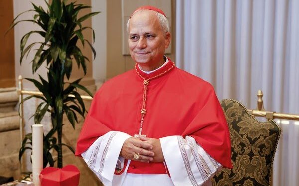 O cardeal dos Estados Unidos, Robert Francis Prevosti é o novo Papa