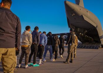 Suprema Corte dos EUA autoriza Trump a retirar visto de mais de 500 mil imigrantes