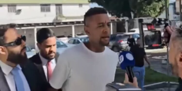 Iuri Sheik chega a Fórum para júri popular por morte de empresário