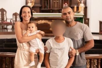 Adolescente de 14 anos matou os pais e o irmão, com tiro na cabeça, aponta laudo