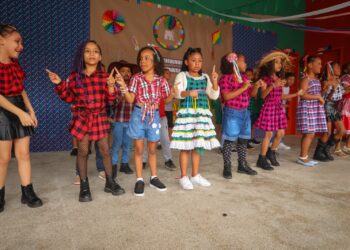 Candeias: Arraiá nas Escolas anima a criançada e celebra a cultura nordestina