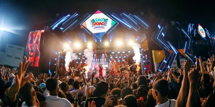 Candeias: Forró, Sertanejo e Pagode marcam o segundo dia do Arraiá do Aconchego