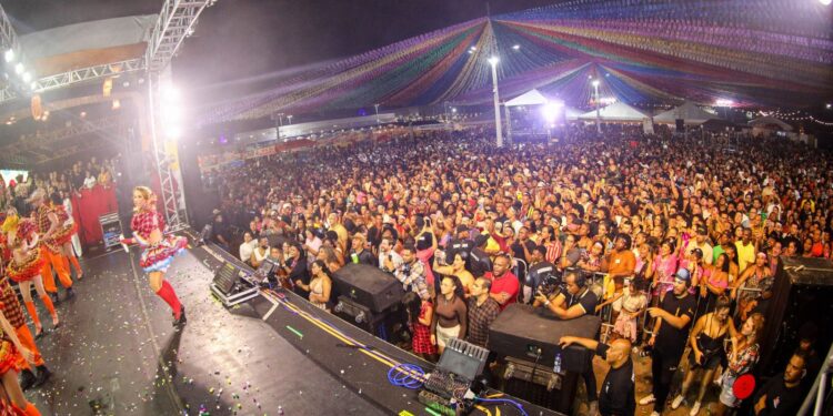 Candeias: Arraiá do Aconchego bate recorde de público e recebe quase 30 mil pessoas em terceiro dia de shows