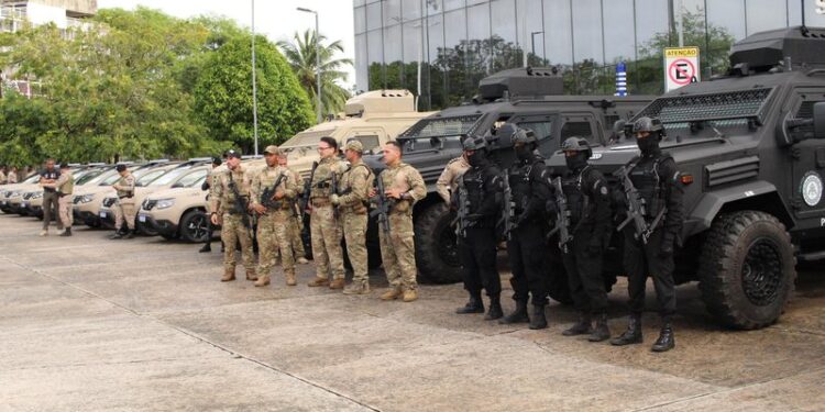 Forças policiais da Bahia recebem novos blindados e 600 fuzis em reforço contra o crime organizado: ‘Não vamos nos curvar’