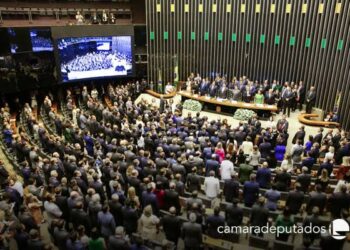 Senado e Câmara aprovam no mesmo dia projeto que aumenta o número de deputados federais