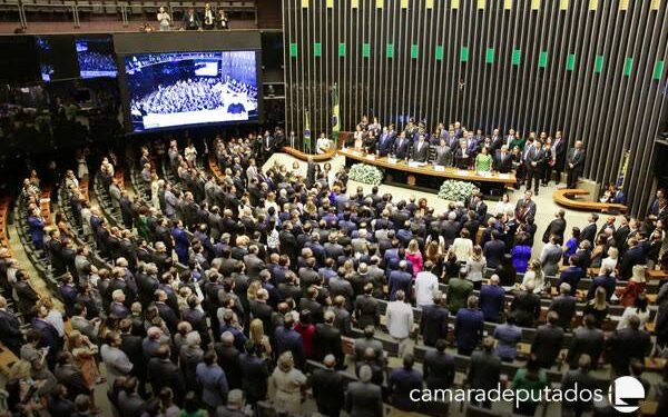 Senado e Câmara aprovam no mesmo dia projeto que aumenta o número de deputados federais