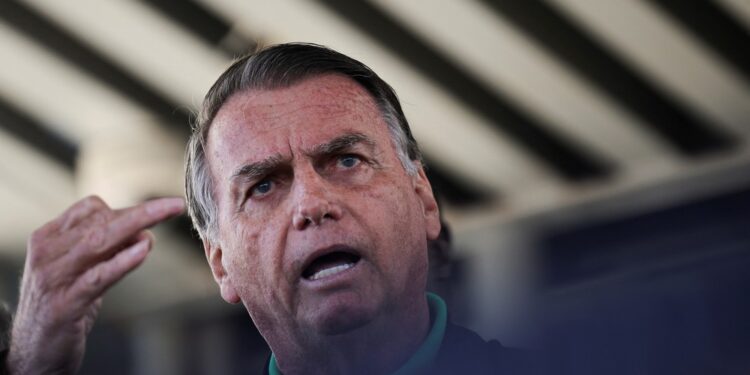 Jair Bolsonaro é alvo de operação da Polícia Federal e passará a usar tornozeleira eletrônica