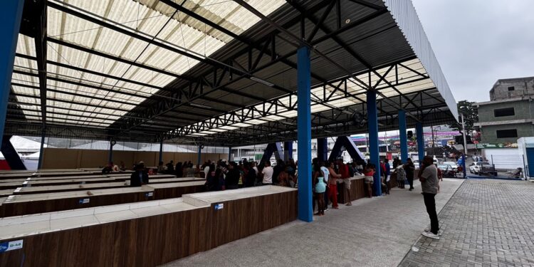 Candeias: Feirantes do setor de hortifrúti começam a transição para novo ponto do Centro neste domingo (6)