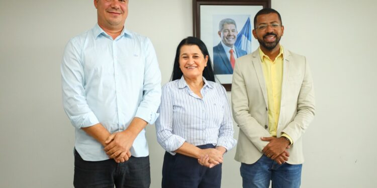 Candeias: Prefeito Eriton Ramos participa de reunião na SEDUR para viabilizar obras de infraestrutura no município