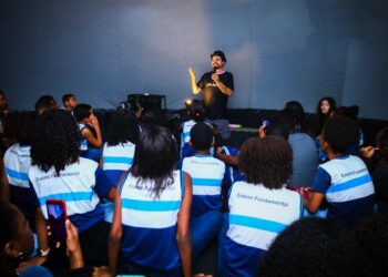 Candeias: Alunos da rede municipal de ensino têm experiência planetária em atividade extracurricular