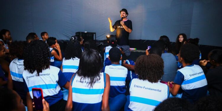 Candeias: Alunos da rede municipal de ensino têm experiência planetária em atividade extracurricular