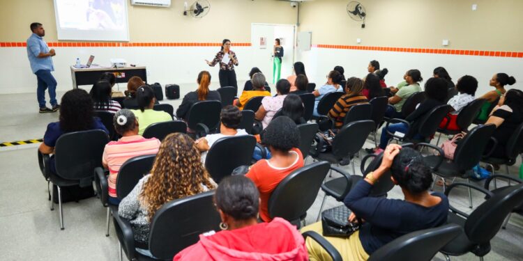 Candeias investe na capacitação tecnológica de profissionais da saúde básica