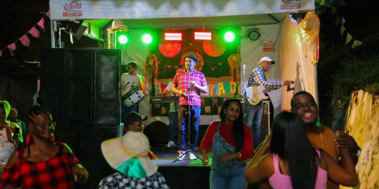 Candeias: Moradores das ruas vencedoras do concurso “Eu trago minha rua no coração” comemoram título com atrações musicais