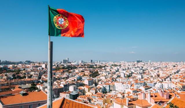 Portugal aprova pacote anti-imigração que afeta principalmente os brasileiros