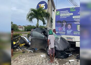 Motorista morre após batida em ônibus na Região Metropolitana de Salvador
