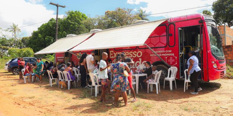 Candeias: Expresso da saúde garante consultas e exames para moradores de bairros mais distantes