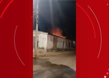 Mulher é agredida pelo próprio irmão, após discussão e tem casa incendiada