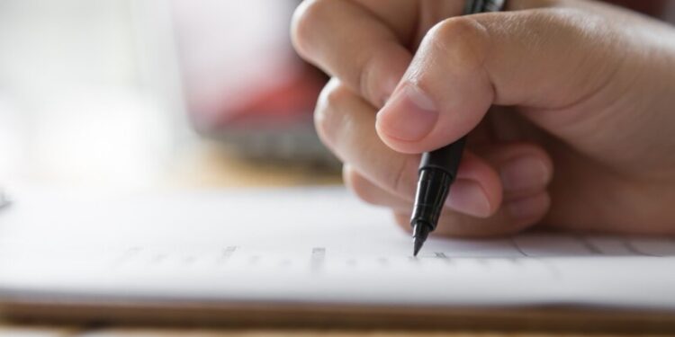 Prefeitura abre concurso público com salários de até R$ 4 mil na Bahia; confira vagas e saiba como se inscrever