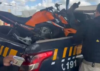 Passageiro é preso após transportar moto roubada dentro de ônibus intermunicipal em Feira de Santana