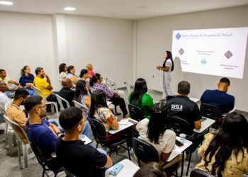 Candeias: Servidores recebem capacitação sobre pesquisa de preços em licitações